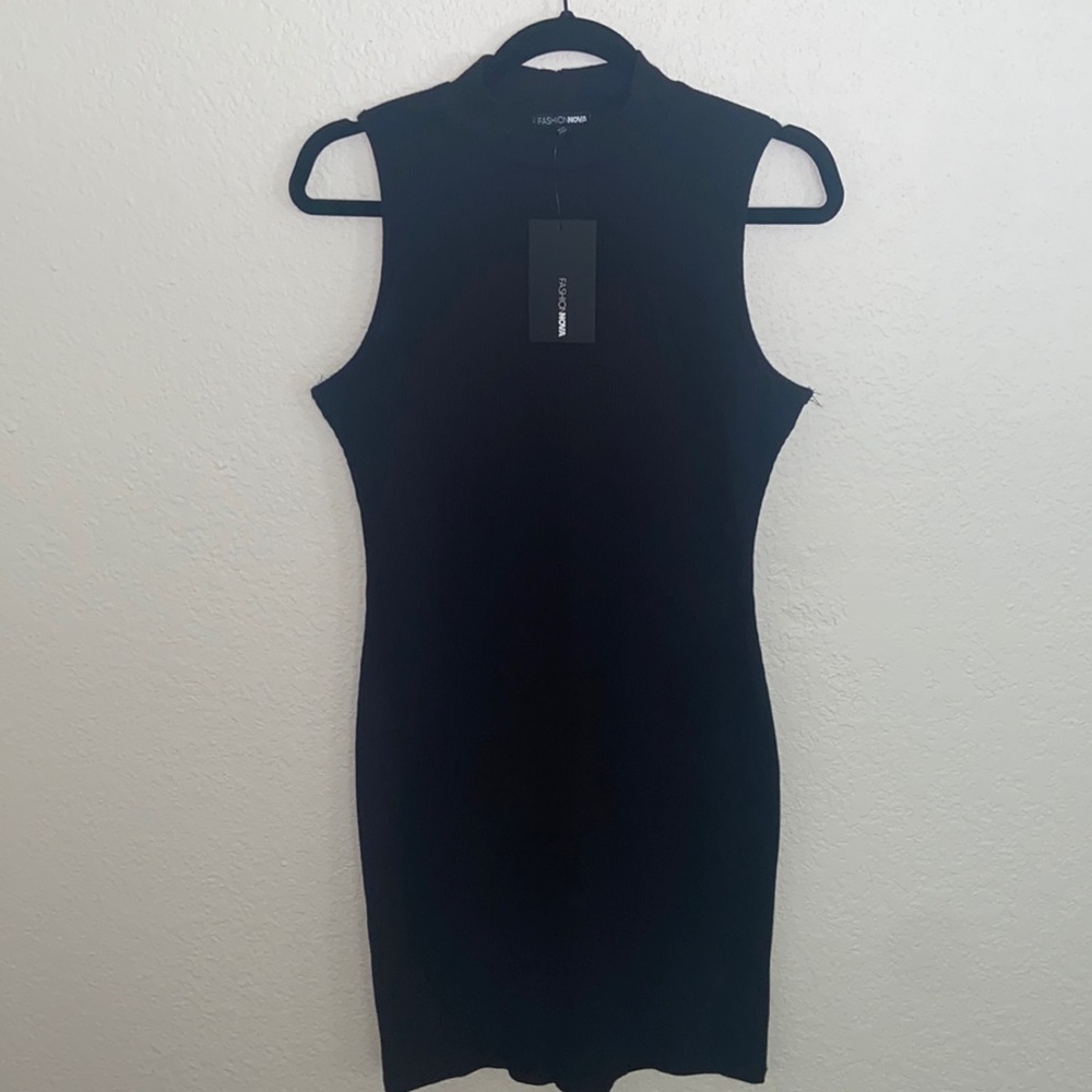 Sleeveless black dress